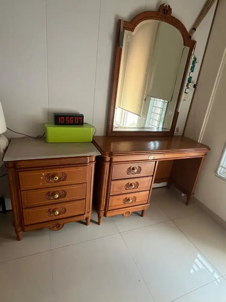 Jual 1 Meja Rias + 2 Meja Laci Full Kayu