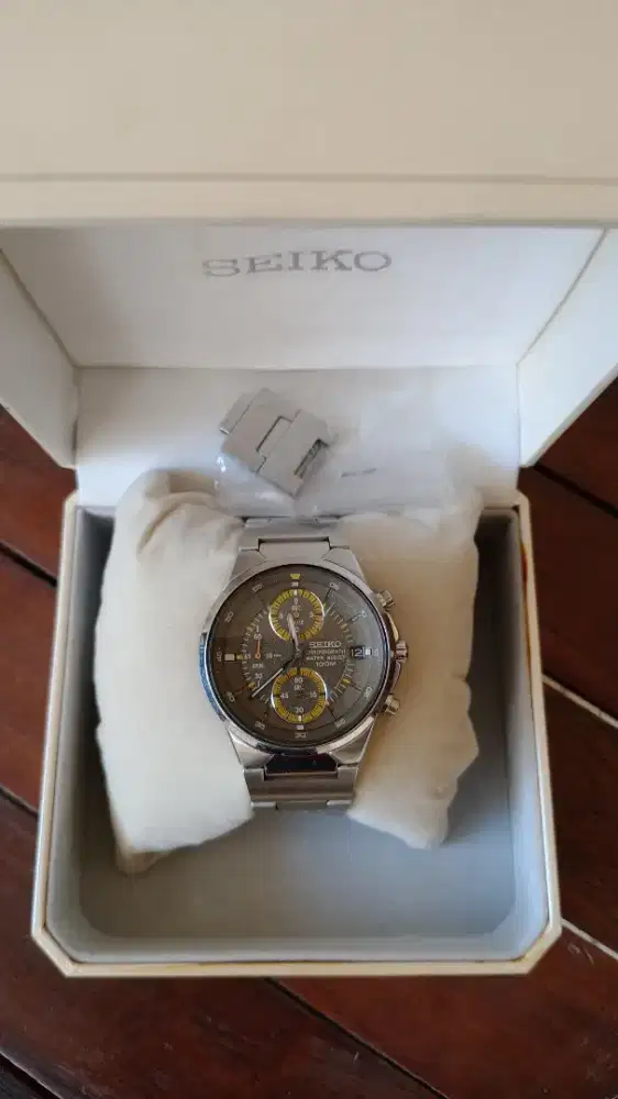 Dijual jam tangan Seiko Chronograph Silver V657OA1O
