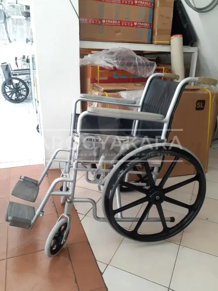 Kursi roda standart bekas