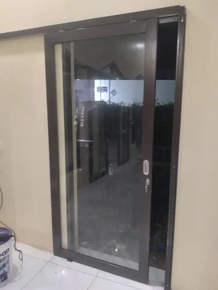Pintu geser aluminium kaca T210cm L90cm hrg dg pasang 2,3 jt / unit