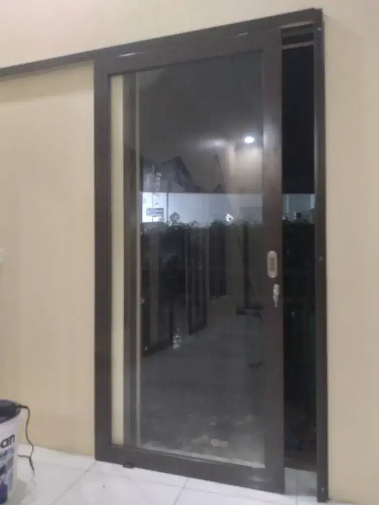 Pintu geser aluminium kaca T210cm L90cm harga terpsg 2,3 jt / unit