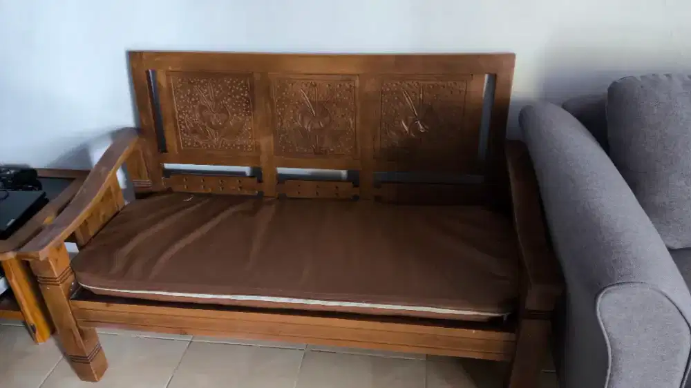 Kursi kayu minimalis ruang tamu