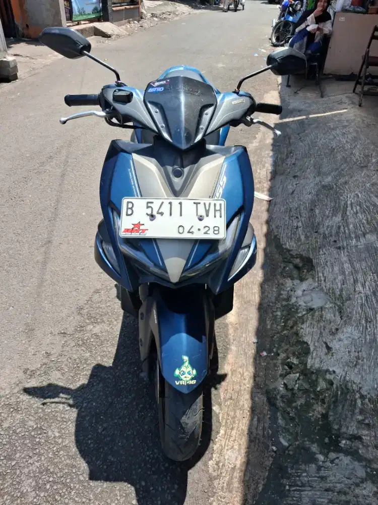 Yamaha aerox tahun 2018 warna biru
