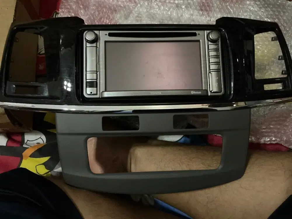 Jual head unit TV original Mobil fortuner 2.7 G tahun 2013 plus frame