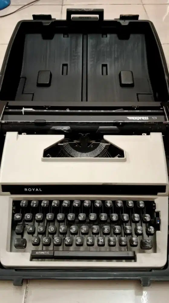 Mesin Tik vintage Royal Express 13 made in Japan Preloved!