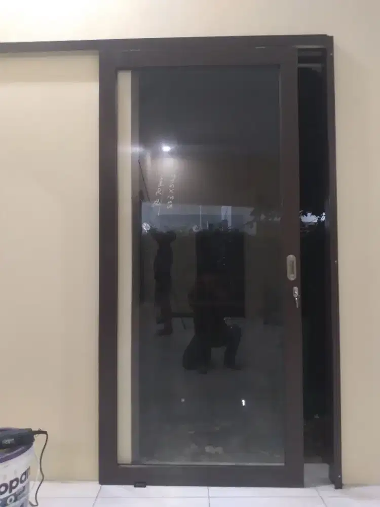 Pintu geser alumunium kaca T210cm L90cm hrg plus jasa psg 2,3 jt