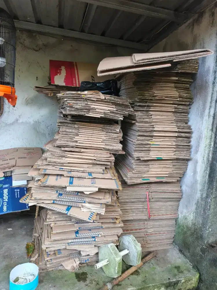 Kardus bekas minyak dan tepung