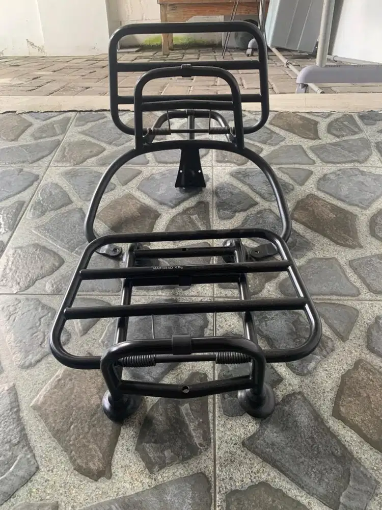 Dijual Back rack dan Front Rack vespa original 100%