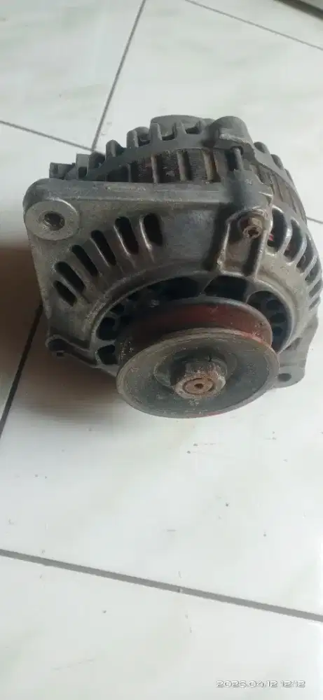 Altenator mobil , dinamo jalan