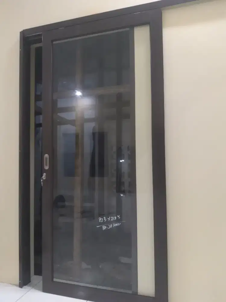 Pintu geser aluminium kaca T210cm L90cm harga sm pasang 2,3 jt / unit