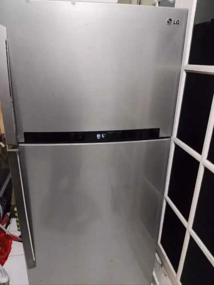 Kulkas dua pintu LG