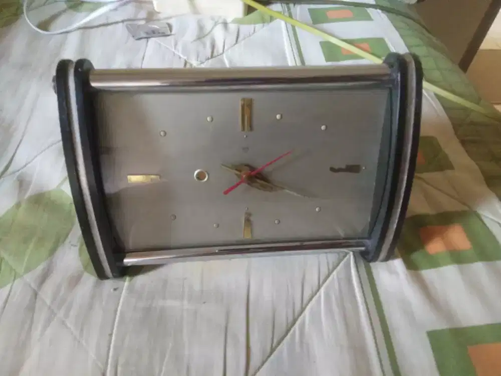 JAM BEKER ANTIK SUIPP MSH JALAN