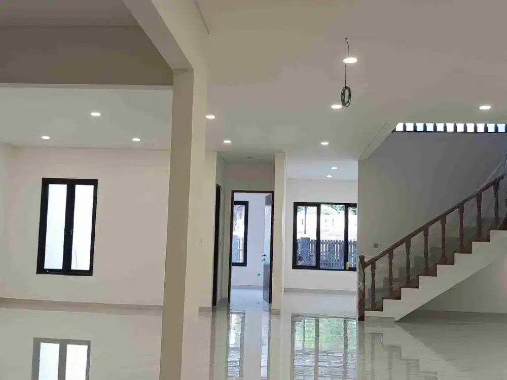 Sewa Rumah Kantor Luas 2 Lantai di Pondok Pinang – 6 Kamar Parkir Besar Siap Pakai