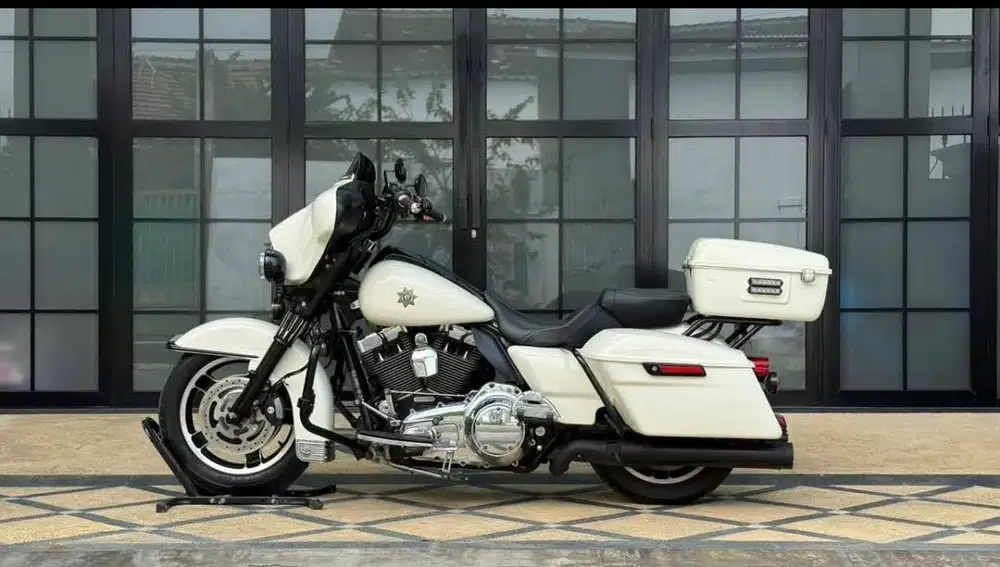 Electra police 2013 km 9rbu antikk bsa TT