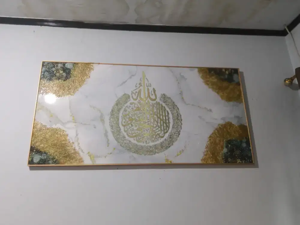 Kaligrafi dan hiasan