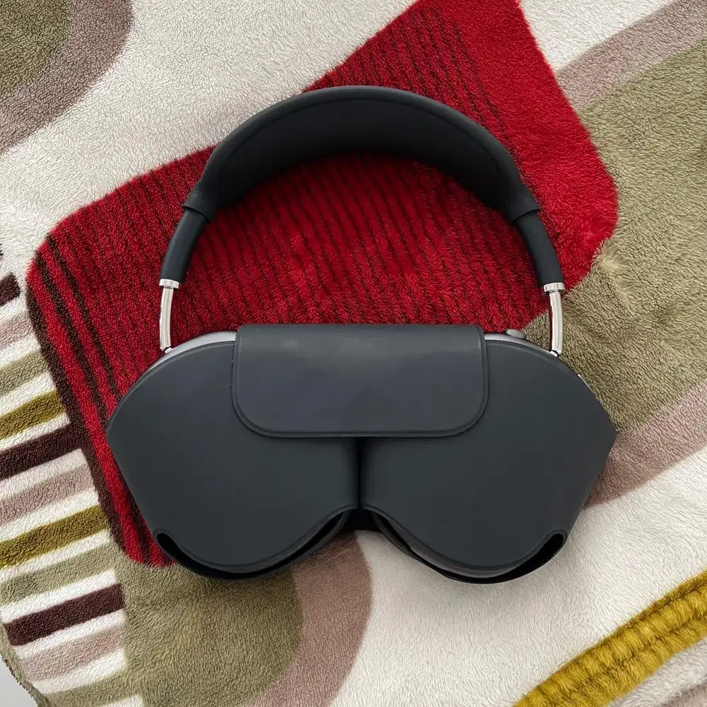 airpods max black lightning