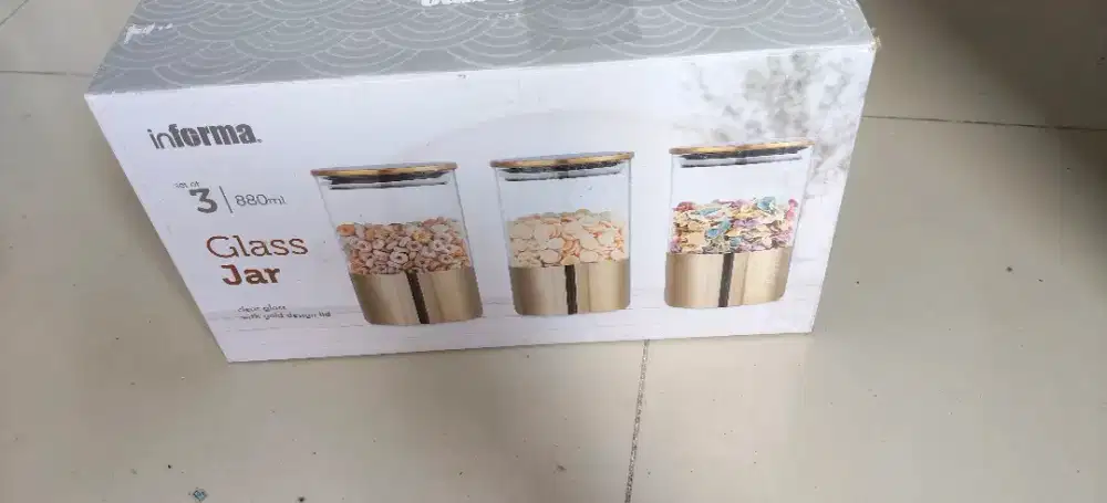 Toples merek Informa baru