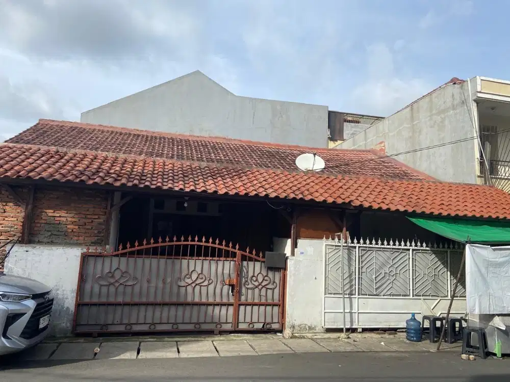 Dijual Rumah Tua dengan Lokasi Stratetis