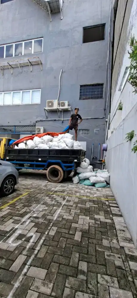 Jasa buang puing dan pengurugan