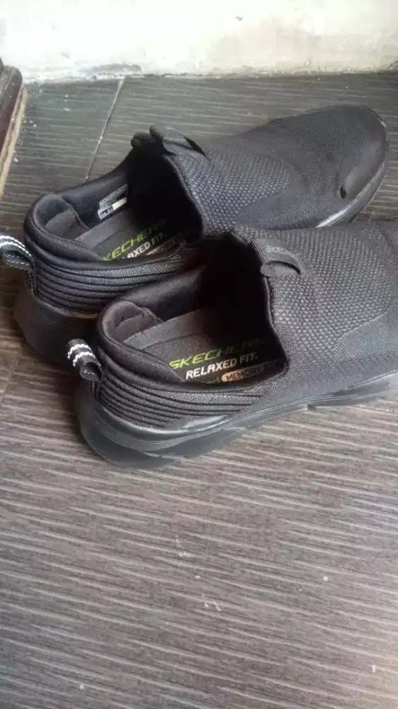 Sepatu merk skecher