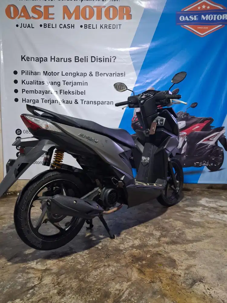 (B) Honda Beat CBS ISS FI Tahun 2023