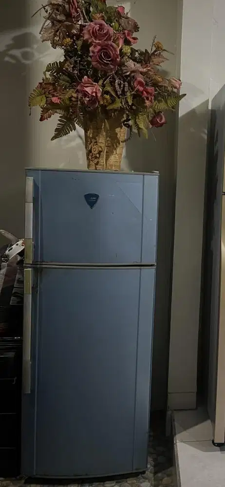 Kulkas Sharp 2 Pintu SJ-F190 bekas murah