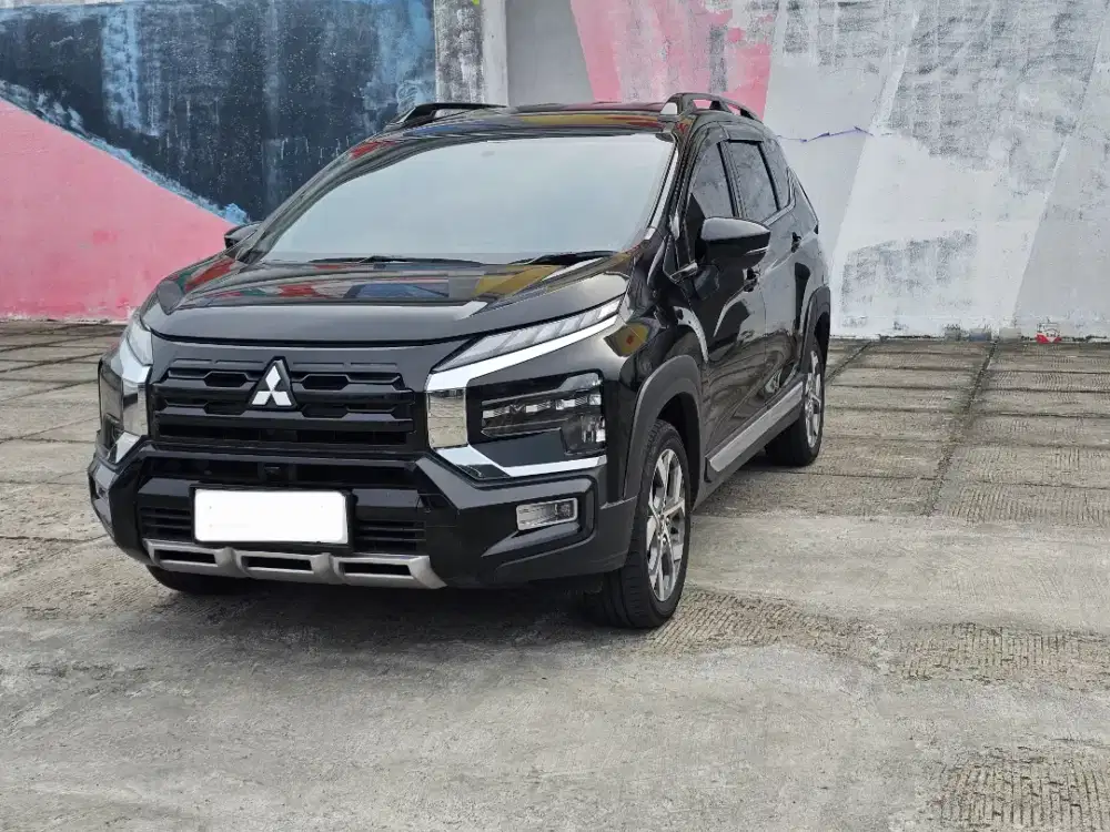 Xpander Cross 2023 Hitam