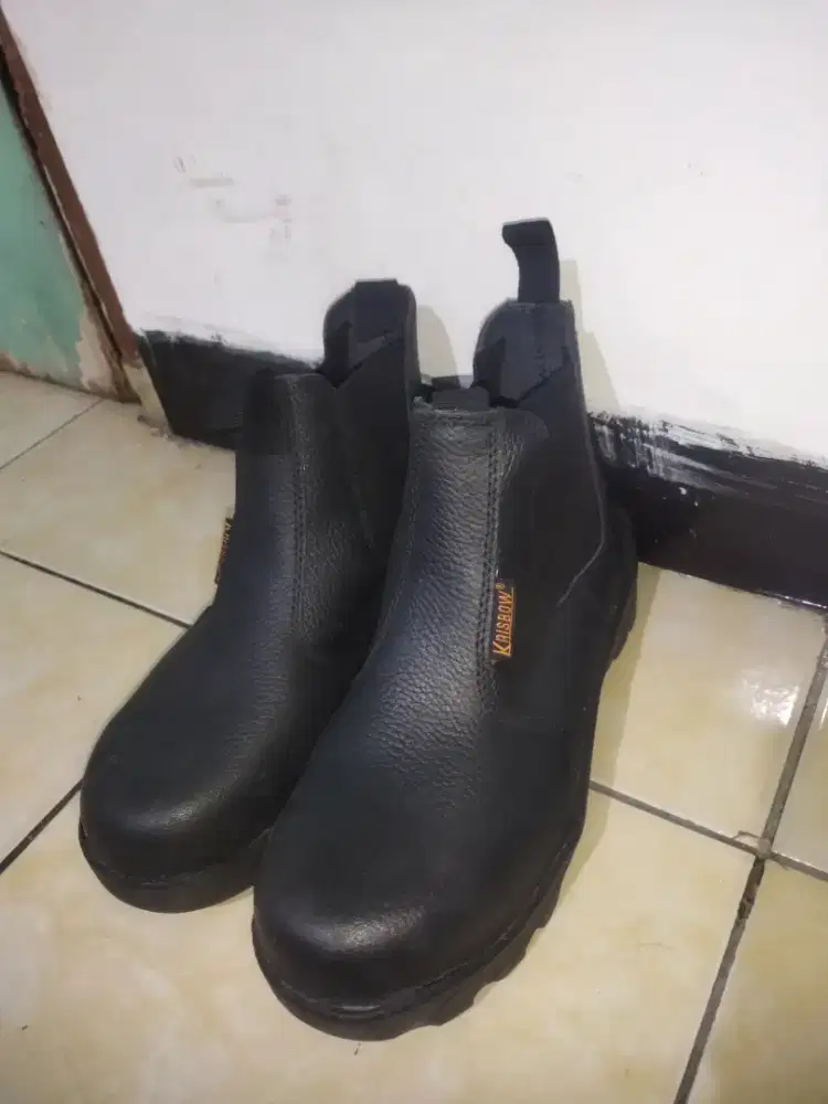 sepatu safety krisbow