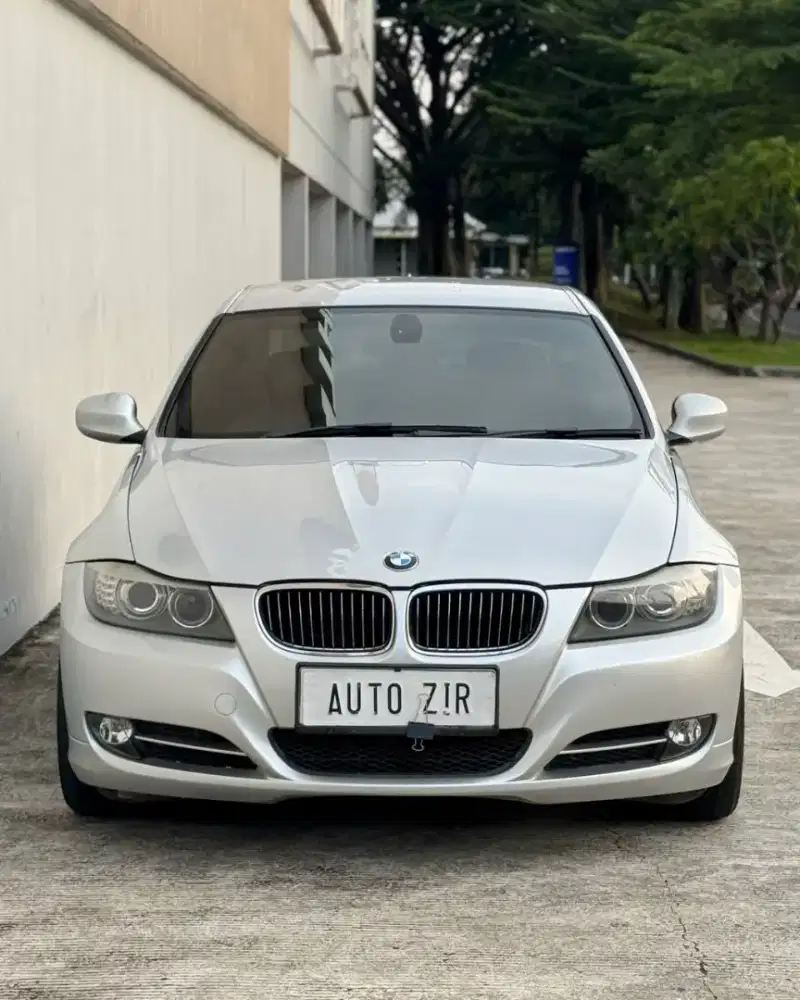 BMW 320i 2011 LCi e90