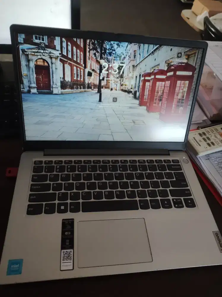 Laptop LENOVO masih bening