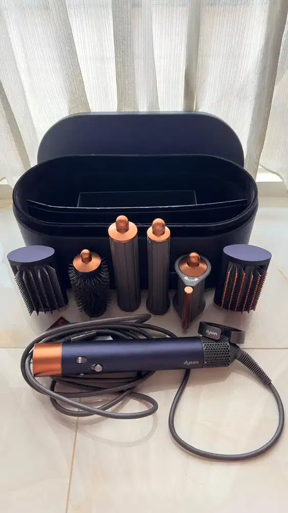 Dyson Airwrap navy blue