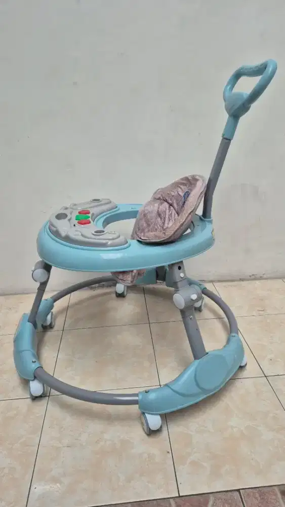 Baby Walker untuk Bayi belajar berjalan