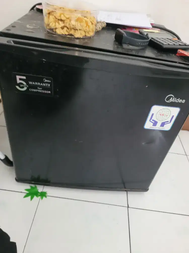 Kulkas mini midea