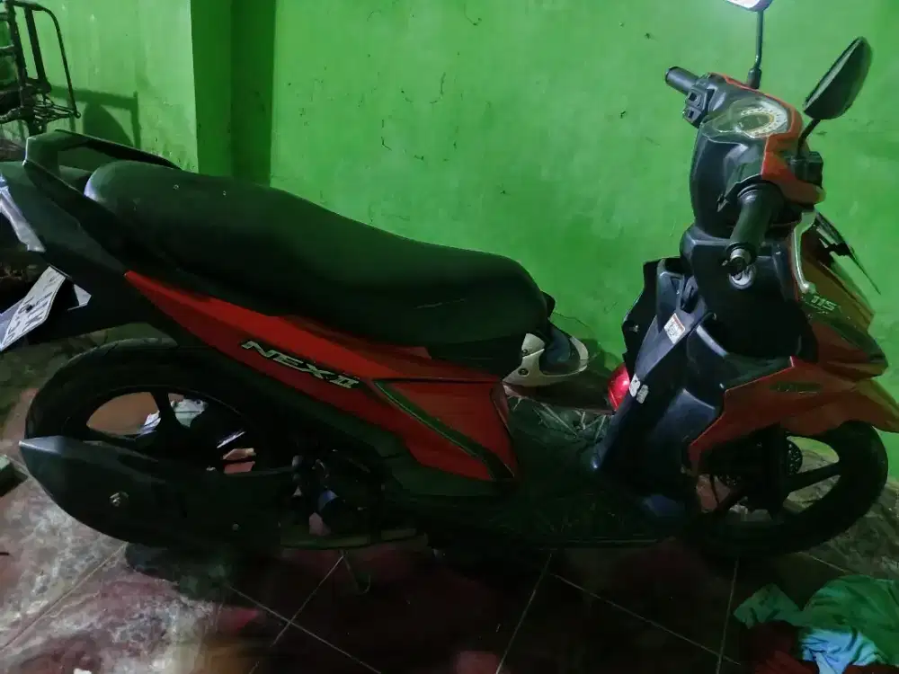 Suzuki nex2 warna merah