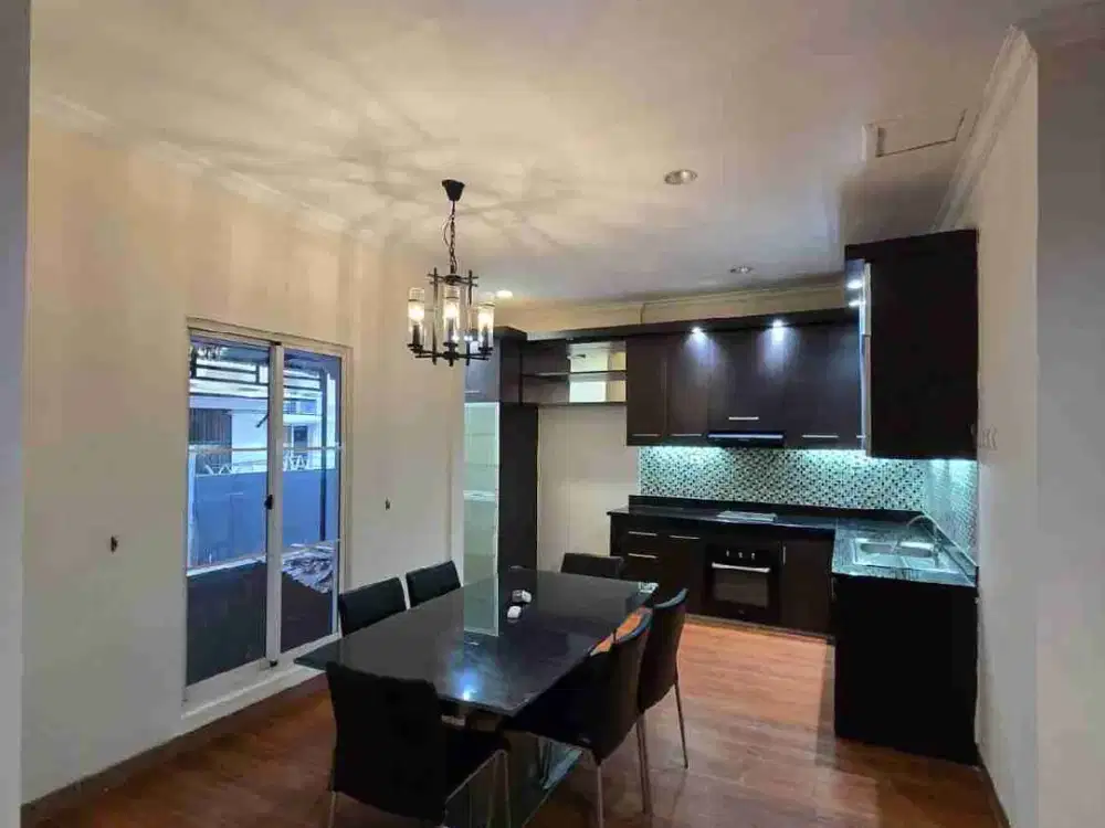 DISEWA RUMAH CENDANA PIK 1 SEMI FURNISH