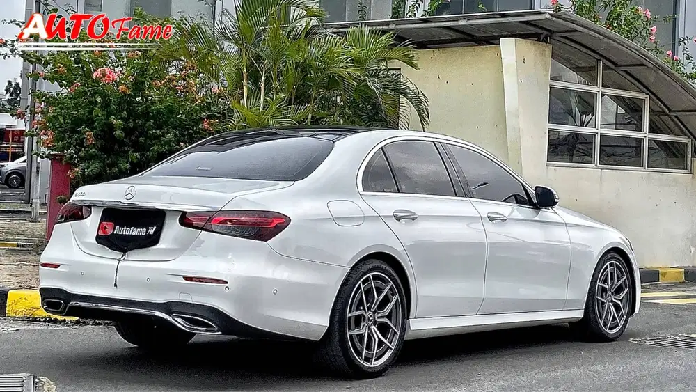 KM10RB Mercedes Benz E300 W213 AMG Line Facelift NIK 2023 White on Bl