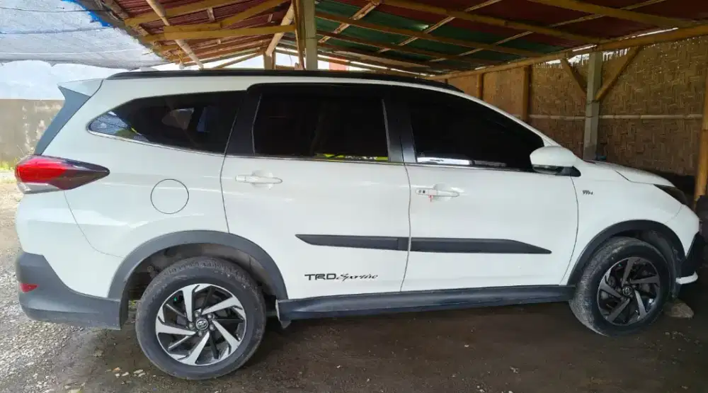 Dijual mobil toyota rush tahun 2018 ac dingin, samsat baru