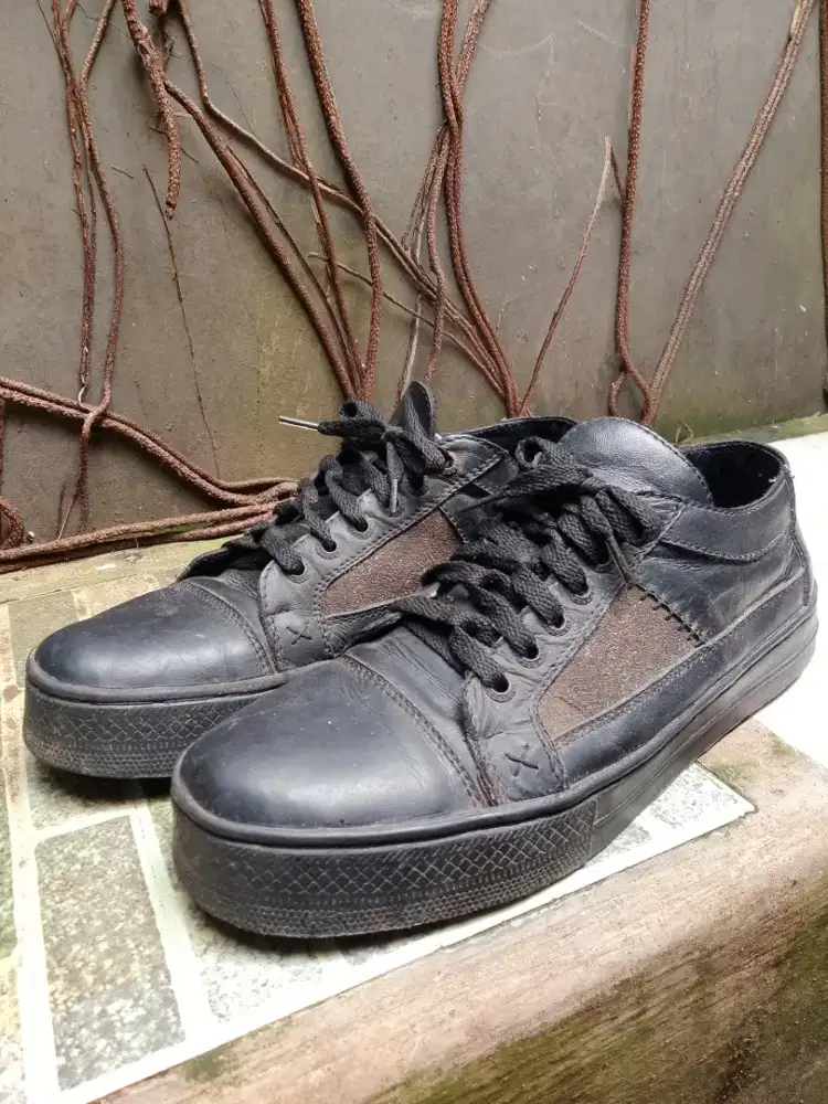 Sepatu kulit merk Zeintin