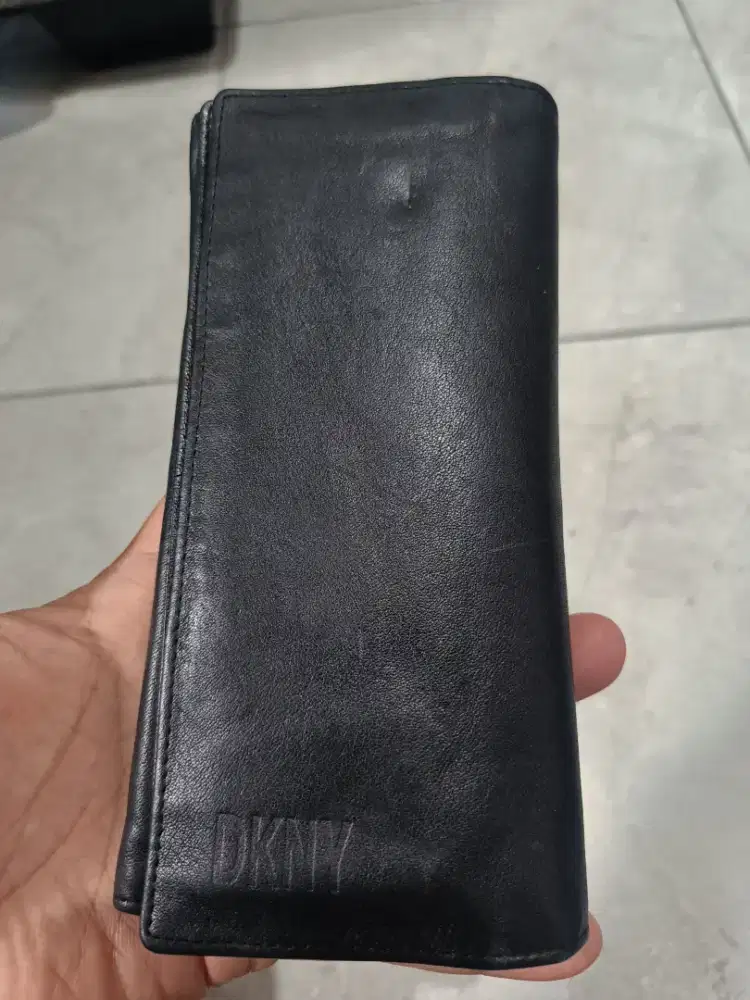 Dompet Panjang Kulit DKNY