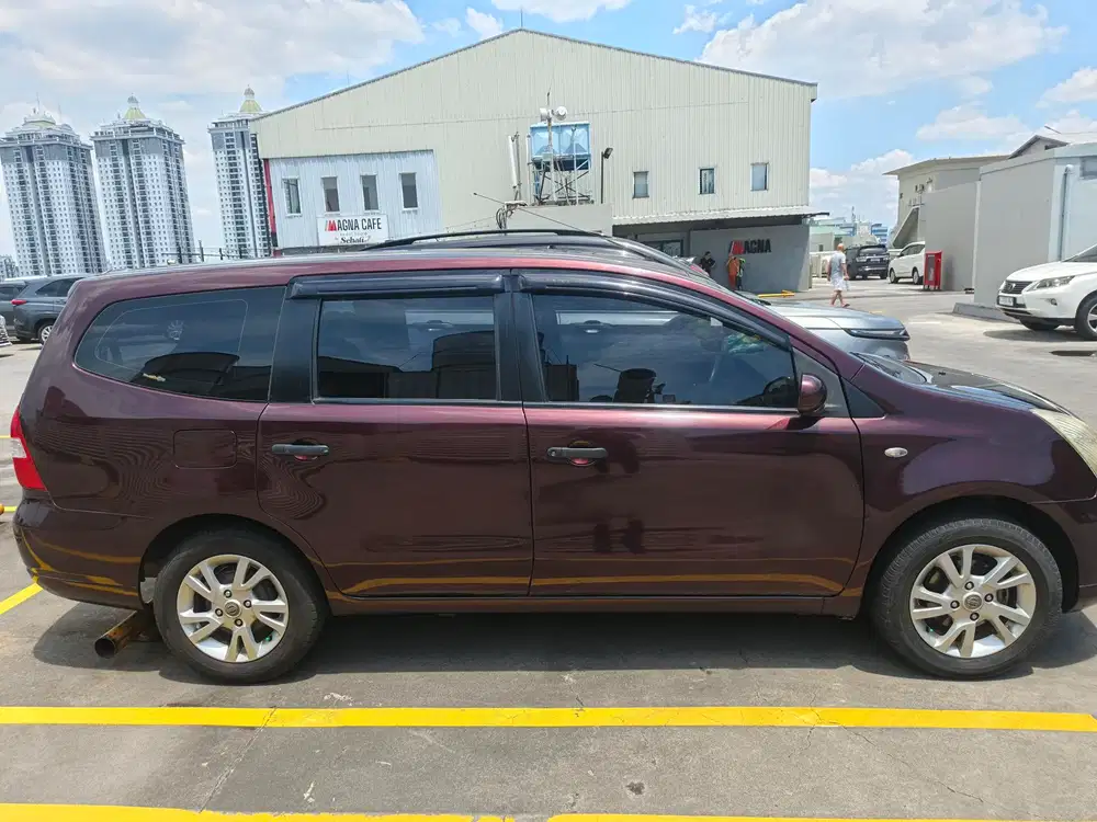 Nissan Grand livina 2012 Bensin