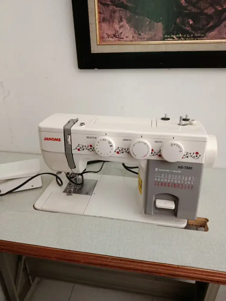 Di jual mesin jahit JANOME set dengan meja