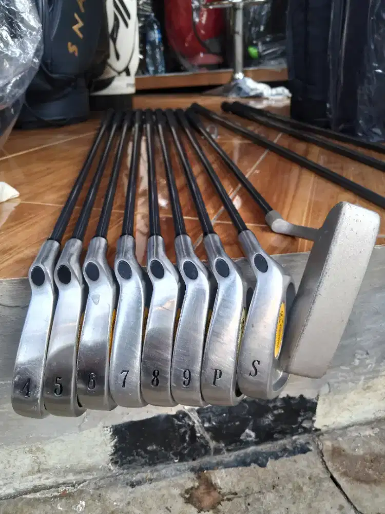 Bismillah di jual stik golf merek HAWKEYE