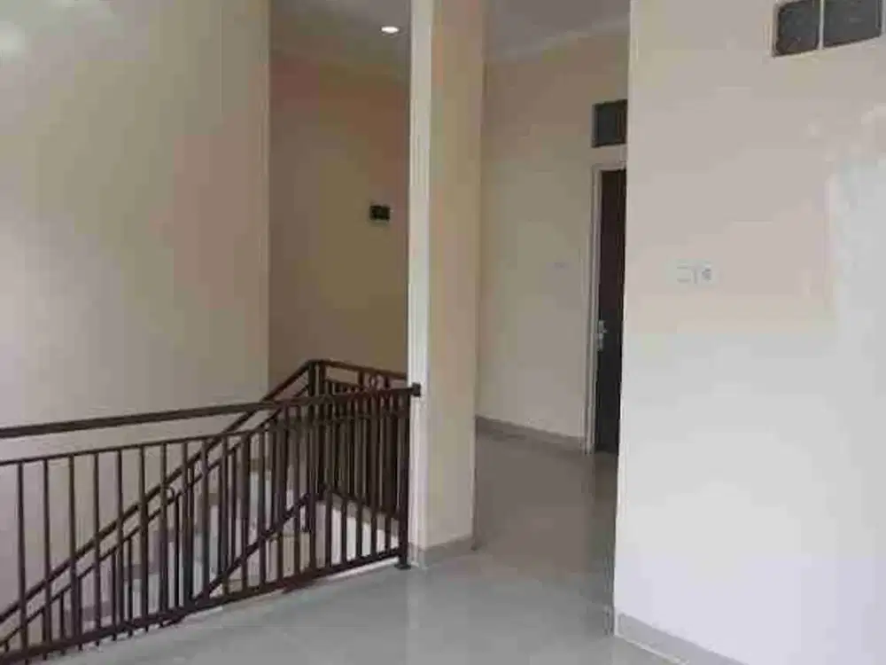 Disewa rumah 4+1 KT di Gading Griya