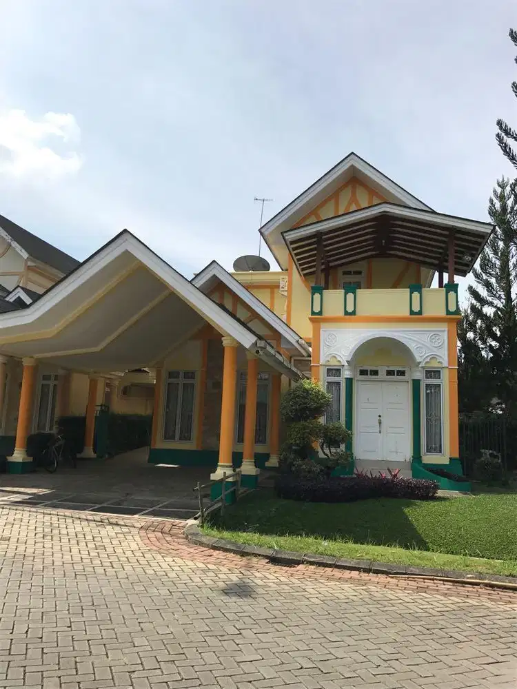 Jual Villa Kota Bunga Cipanas Puncak – View Belakang Danau