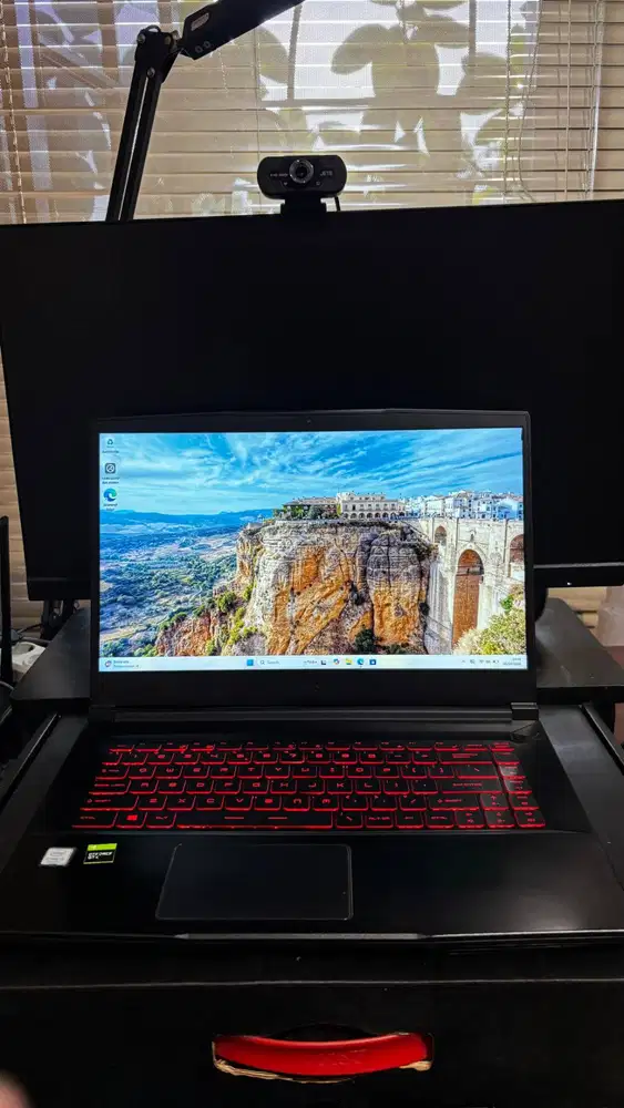 Laptop gaming MSI GF63 9RCX plus bonus