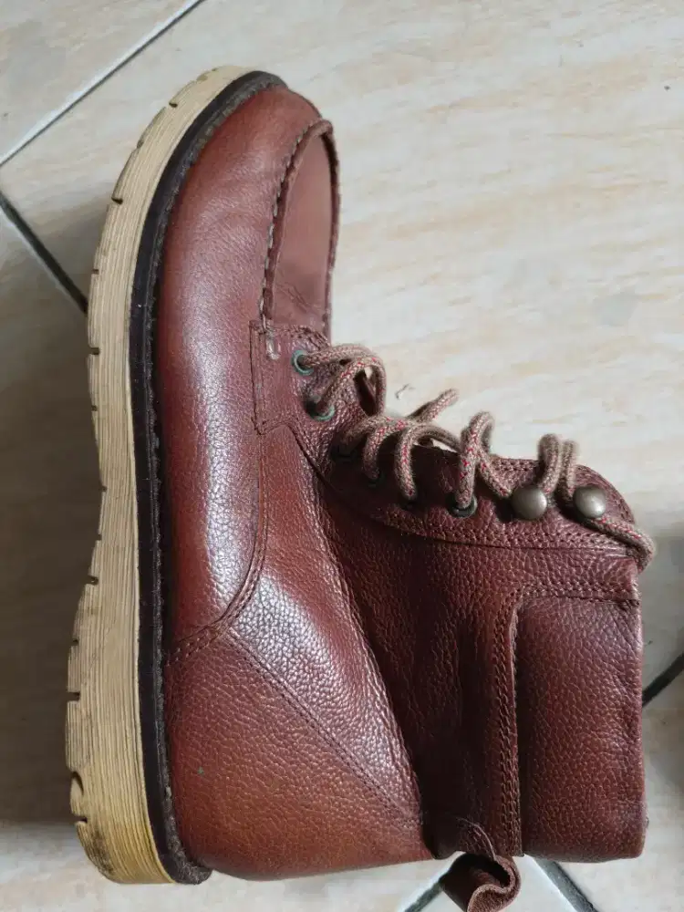 Sepatu Boots leather