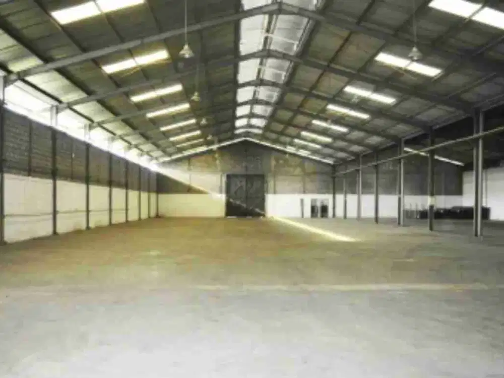 gudang ex pabrik di jalan daan mogot luas 4,3 ha ada gudang, Kantor, HGB hrg 5,5 juta/m2