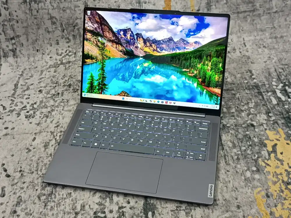 Lenovo Yoga Pro 7 Ultra 7-155H -3.8GHz 32GB 1TB OLED 3K Touch 120Hz