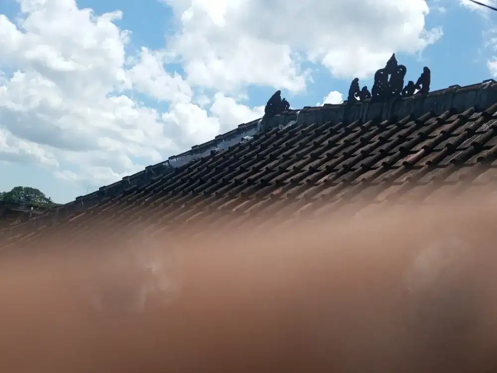 PerBaikaN atap bocor renovasi