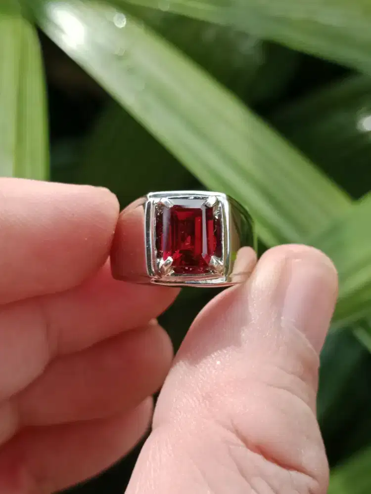 Natural Rhodolite Garnet - 2.04 Cts